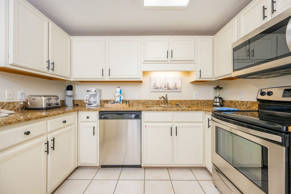 Condo, 2 Bedrooms | Private kitchen | Coffee/tea maker, fridge, oven