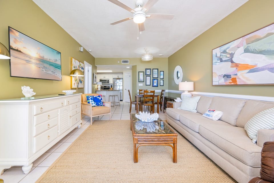 Condo, 2 Bedrooms | Living area
