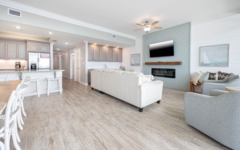 Condo, 2 Bedrooms | Living area