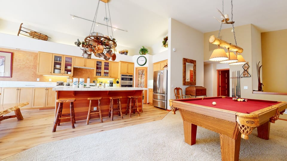 Condo, 5 Bedrooms | Game room