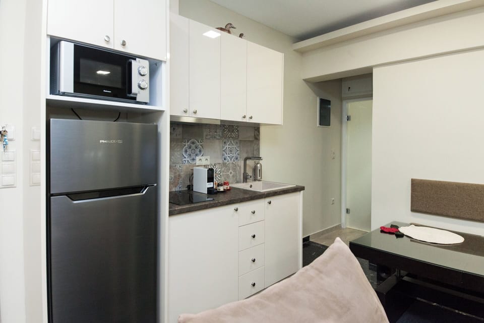 Apartment | Private kitchen | Full-size fridge, microwave, electric kettle, cookware/dishes/utensils