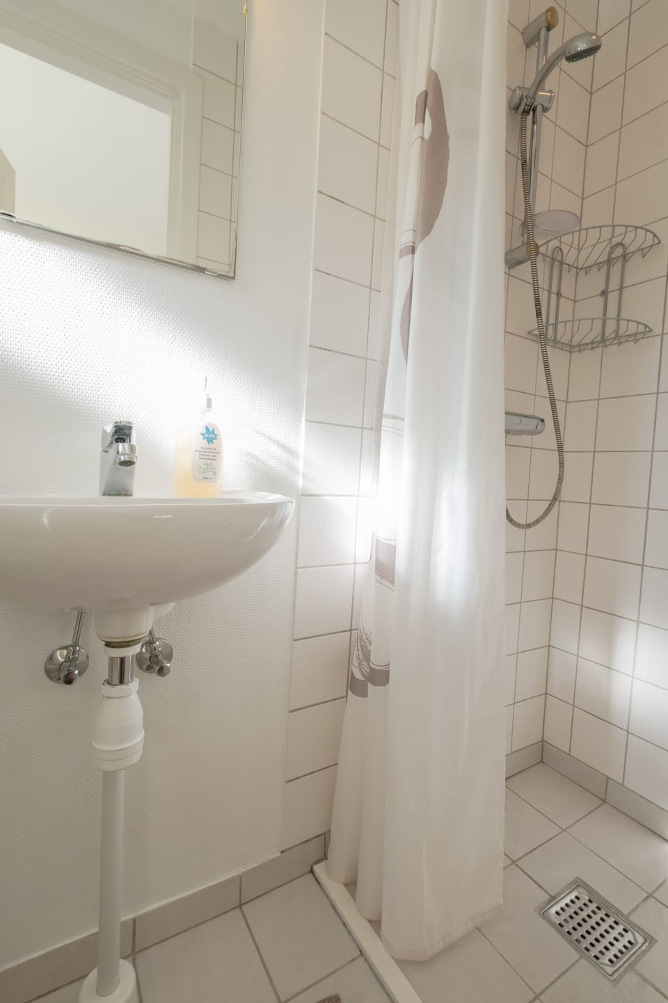 Apartment | Bathroom | Shower, towels