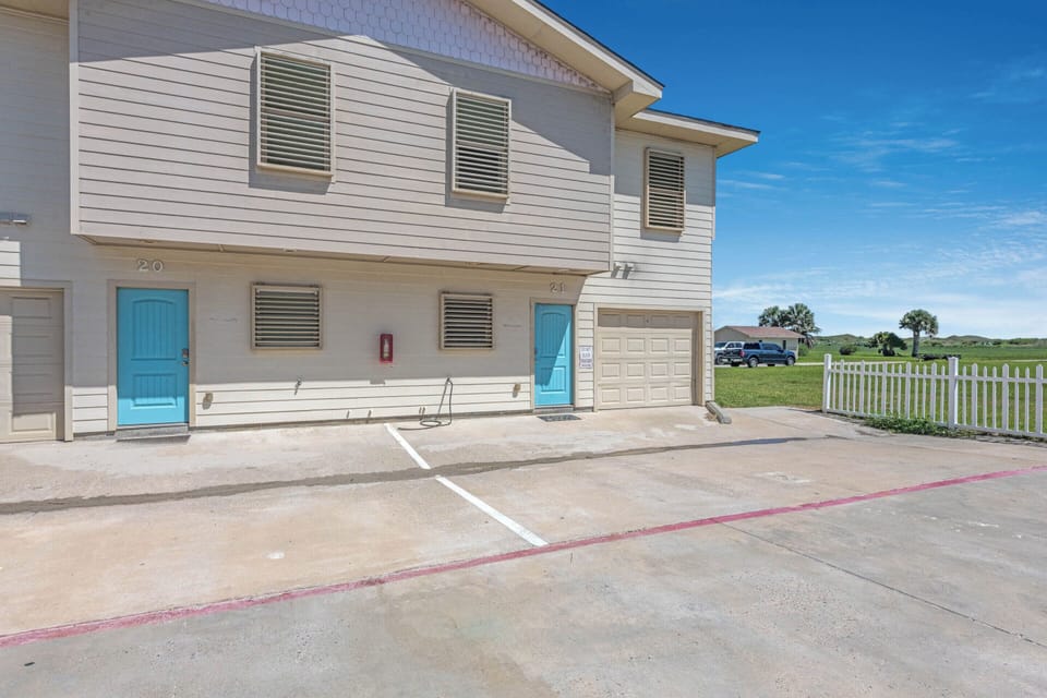 Condo (4 Bedrooms) | Property amenity