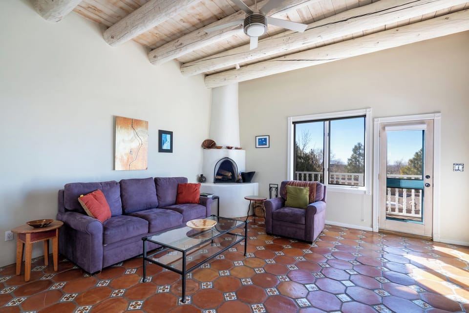 Condo (2 Bedrooms) | Property amenity