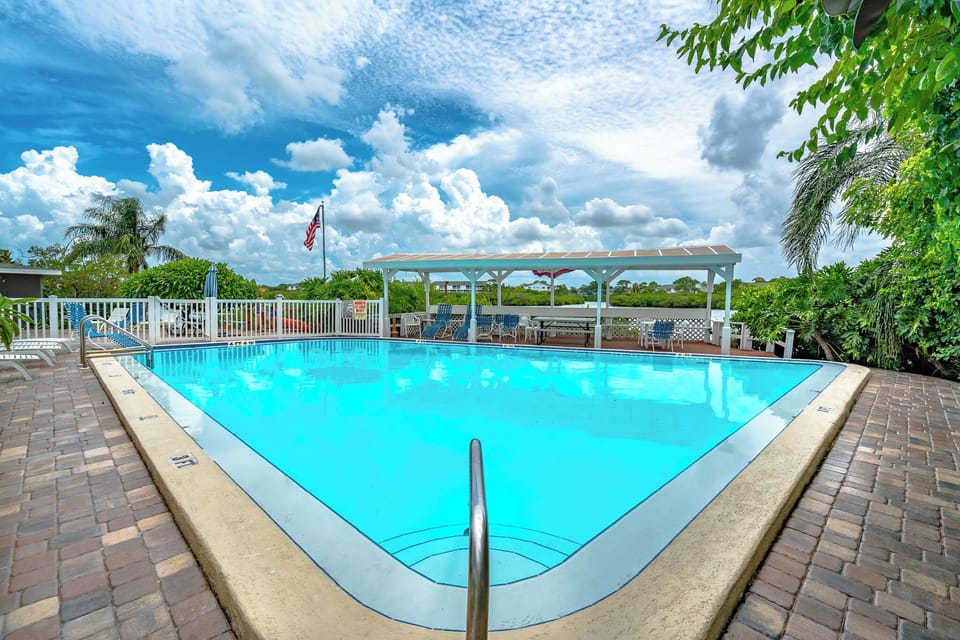 Condo (2 Bedrooms) | Property amenity