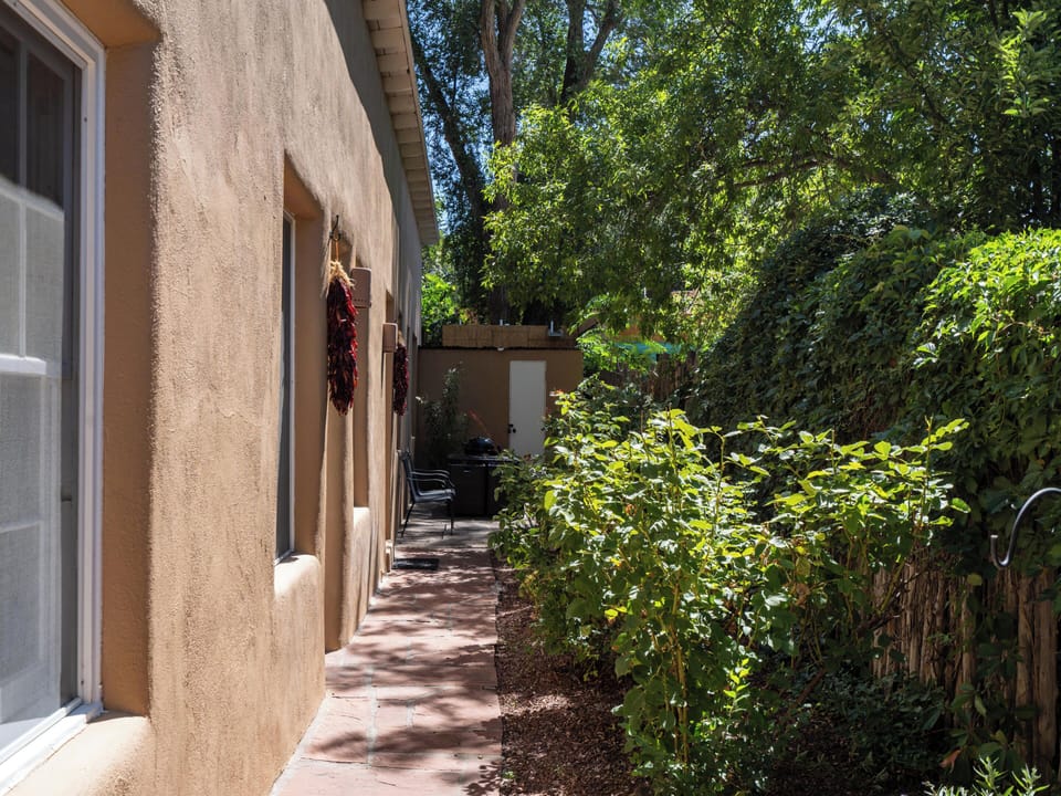 House (2 Bedrooms) | Property amenity