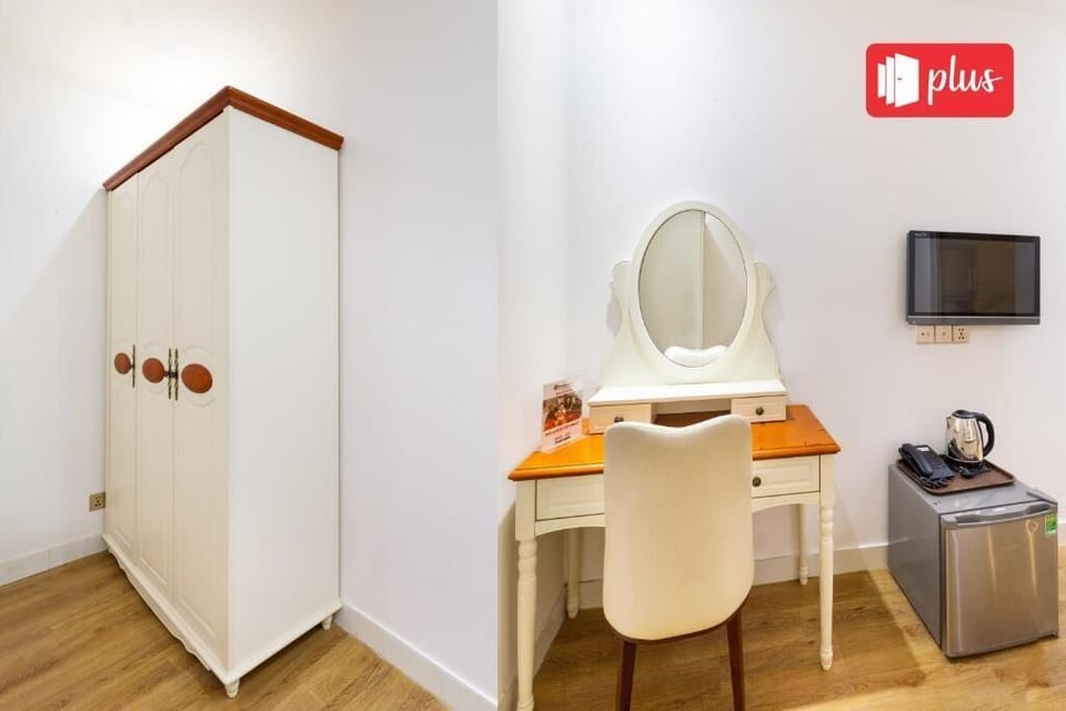 Standard Double Room | Living area | 30-inch flat-screen TV with cable channels