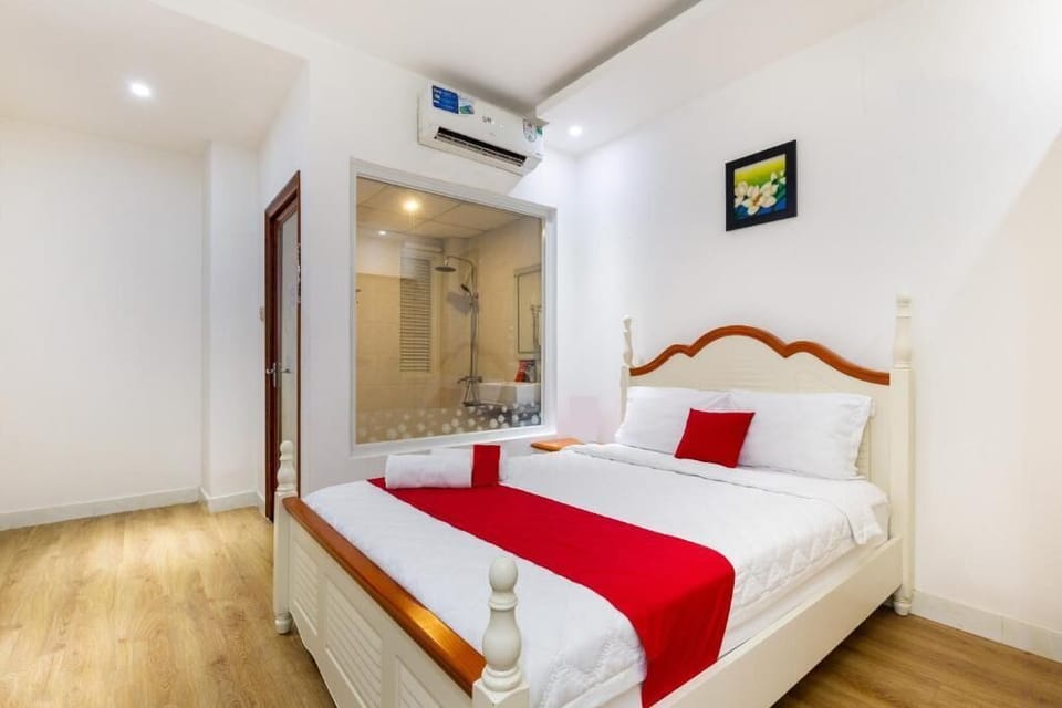 Standard Double Room | Hypo-allergenic bedding, desk, laptop workspace, blackout drapes
