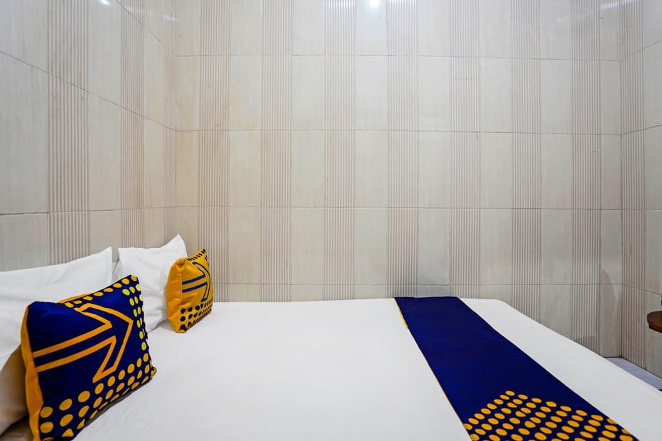 Economy Double Room | Laptop workspace, free WiFi, bed sheets