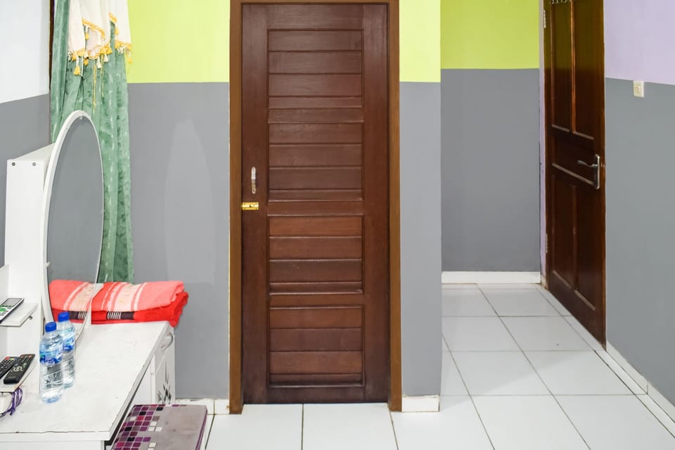 Economy Double Room | Laptop workspace, WiFi (free), bed sheets