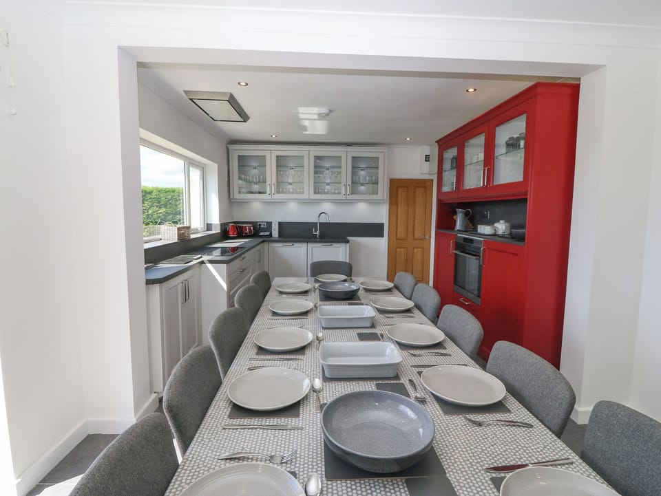 Cottage | Dining