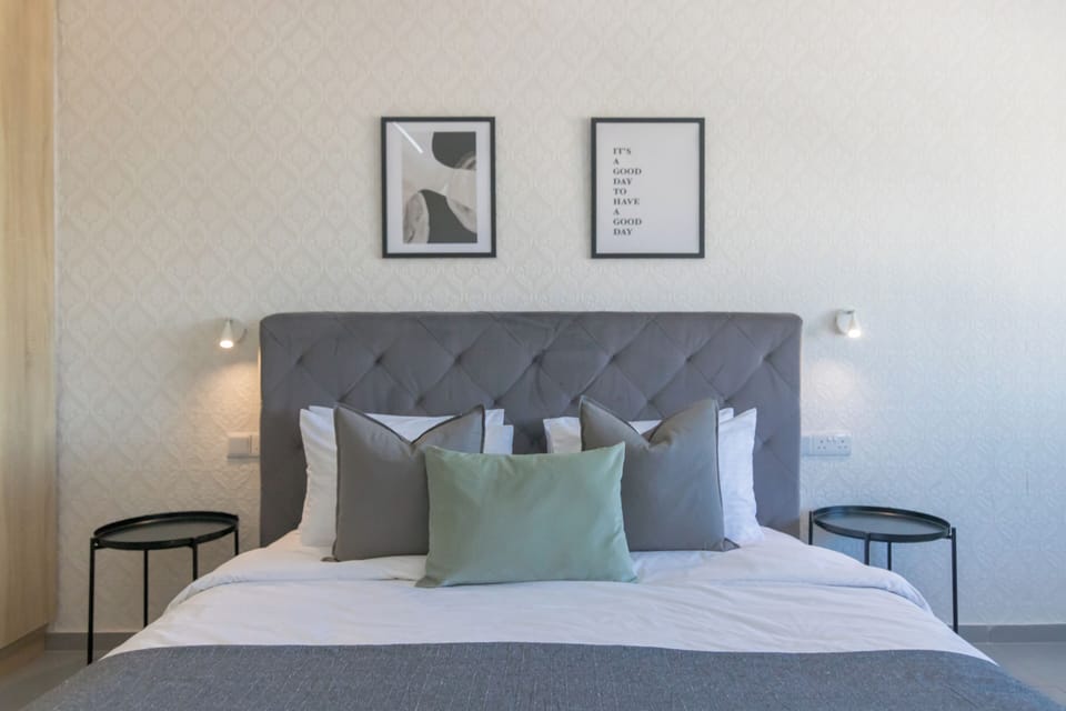 Luxury Studio | In-room safe, blackout drapes, WiFi (free), bed sheets