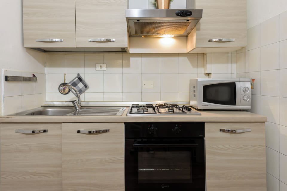 Comfort Apartment | Private kitchen | Fridge, microwave, oven, stovetop
