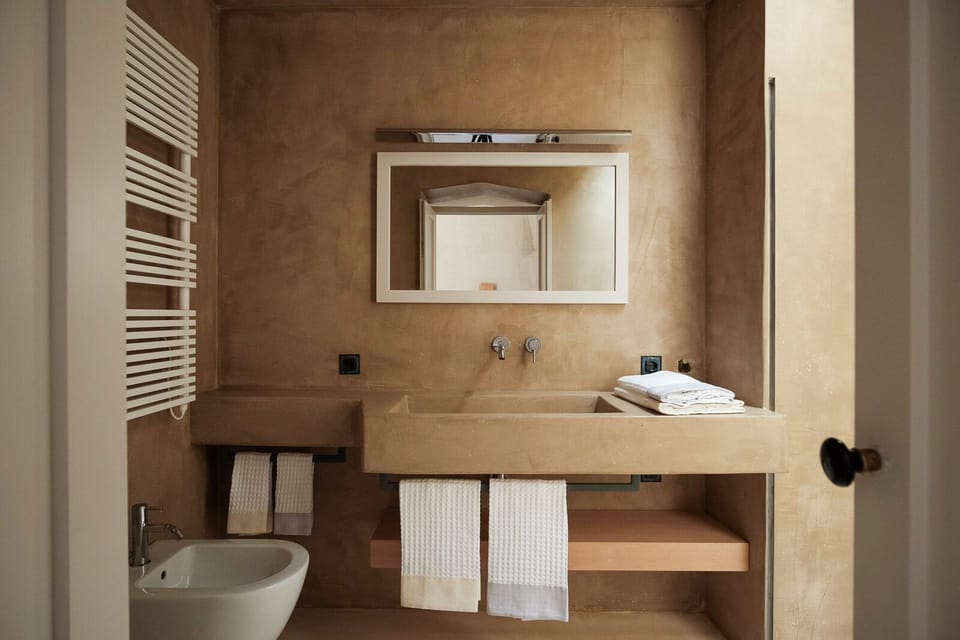 Superior Room | Bathroom | Shower, rainfall showerhead, eco-friendly toiletries, hair dryer