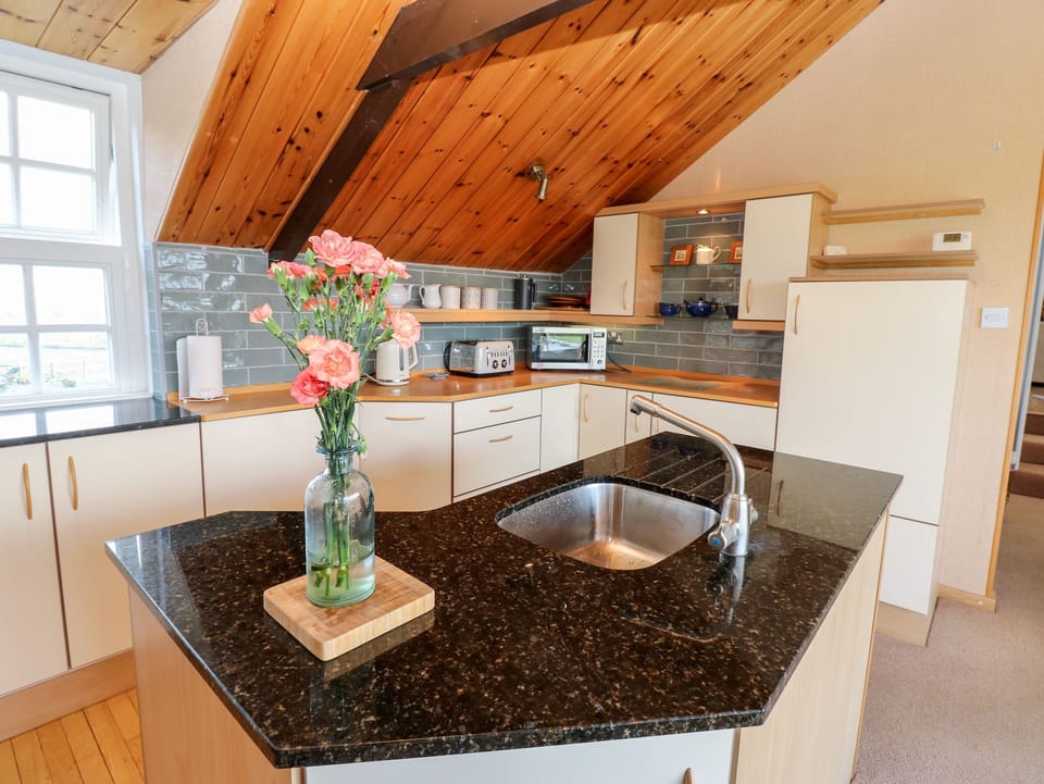Cottage | Private kitchen | Fridge, dishwasher, cookware/dishes/utensils
