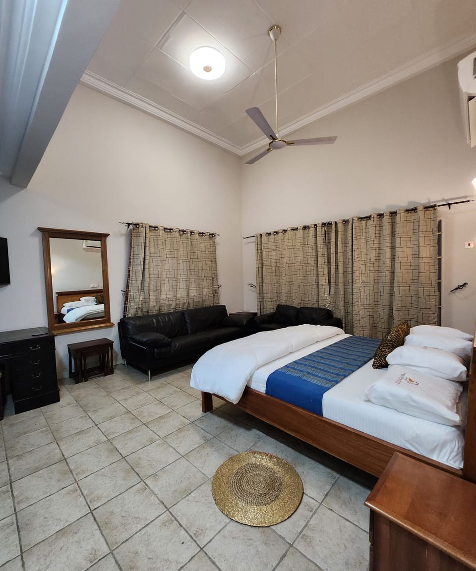 Standard Single Room | In-room safe, soundproofing, WiFi (free)