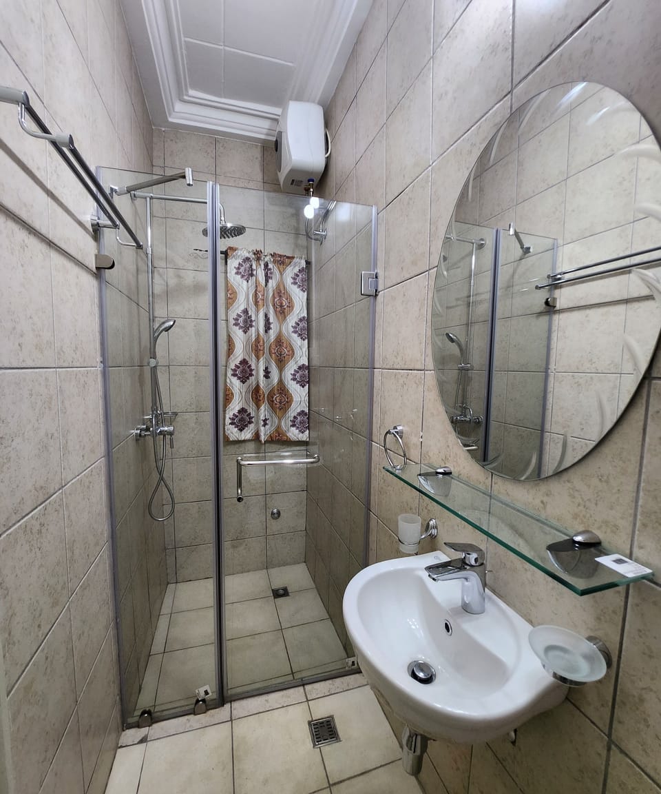 Standard Single Room | In-room safe, soundproofing, WiFi (free)
