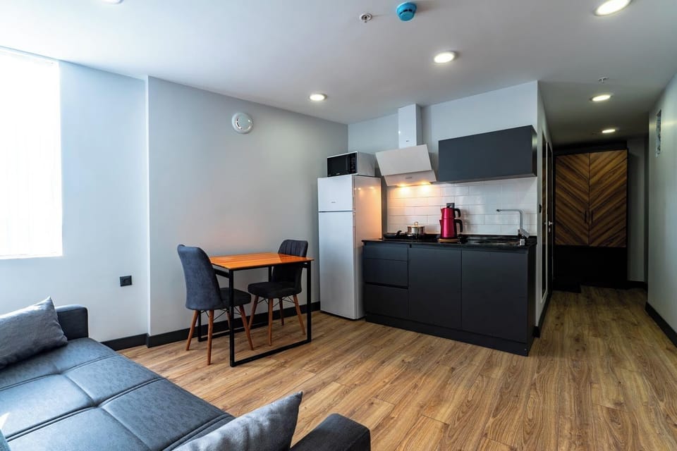 Condo 2+1 ODA (707) | Private kitchen | Fridge, microwave, griddle, cookware/dishes/utensils
