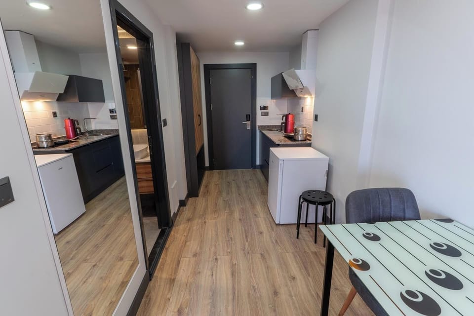 STUDIO ODA (705) | Private kitchen | Fridge, microwave, griddle, cookware/dishes/utensils