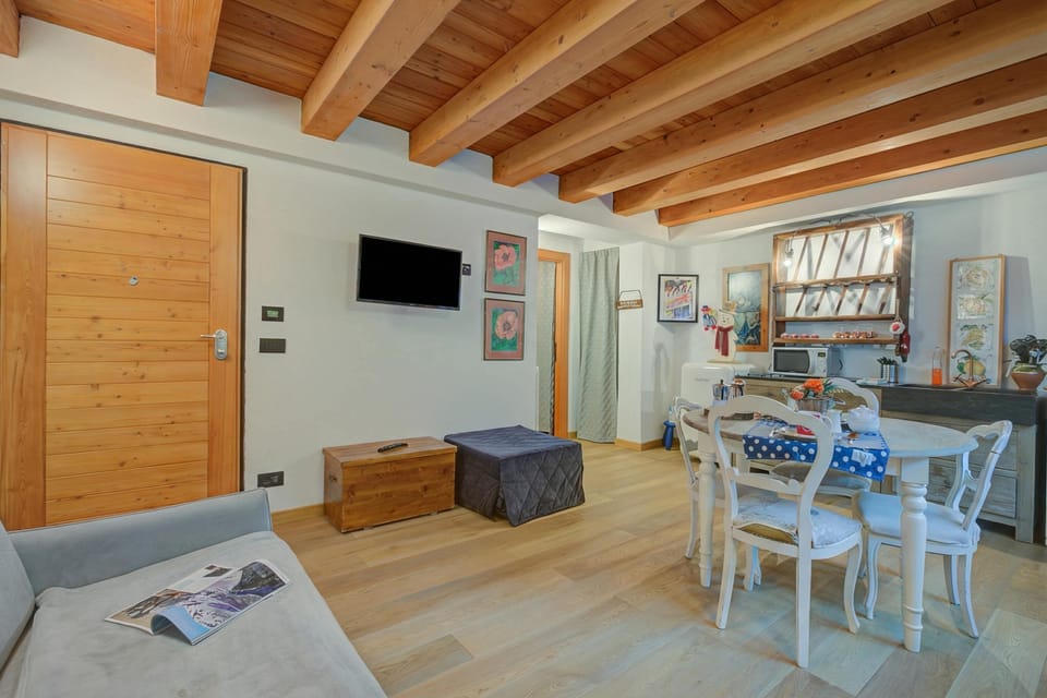 Family Studio (Cozy Nest In Bardonecchia) | Living area | 21-inch Smart TV with cable channels