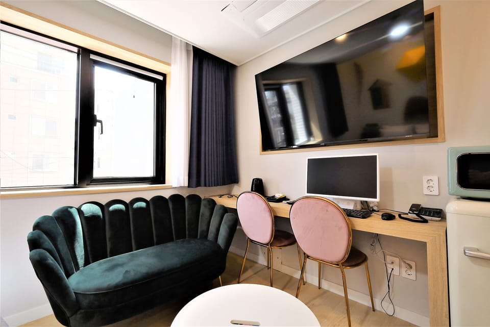Junior Suite | Individually decorated, individually furnished, desk, free WiFi