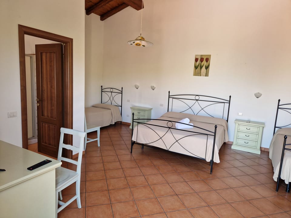 Superior Double Room, 1 Bedroom, Mountain View | Desk, free cribs/infant beds, rollaway beds, free WiFi