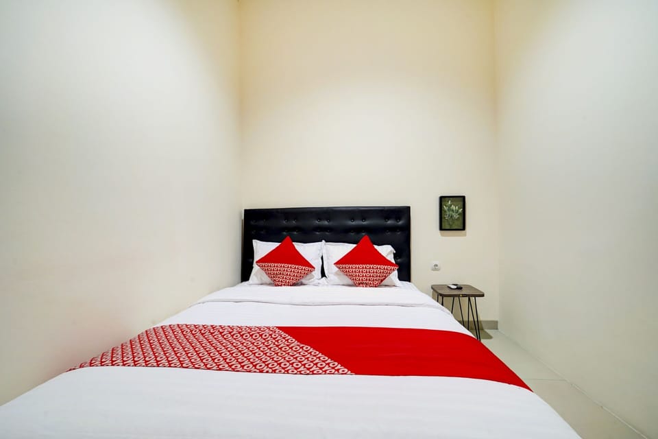 Standard Double Room | Laptop workspace, free WiFi, bed sheets