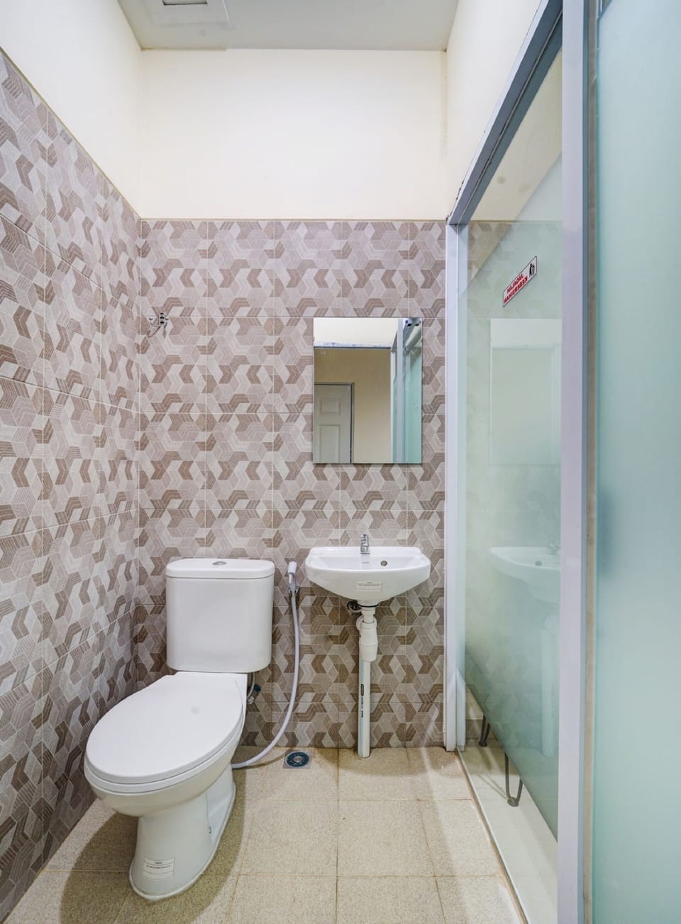 Standard Double Room | Bathroom | Shower, towels