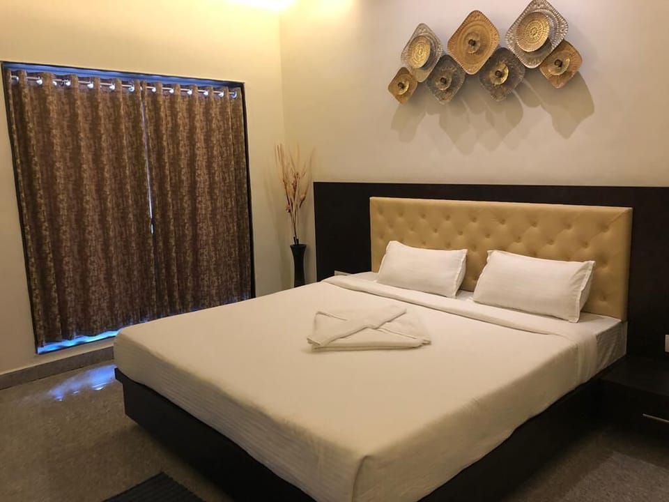 Deluxe Room | 1 bedroom, iron/ironing board, free WiFi