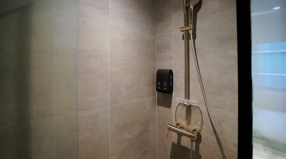 Double Room, Window, DAYUSE, 9hrs: 9AM-6PM | Bathroom | Shower, hair dryer, slippers, bidet