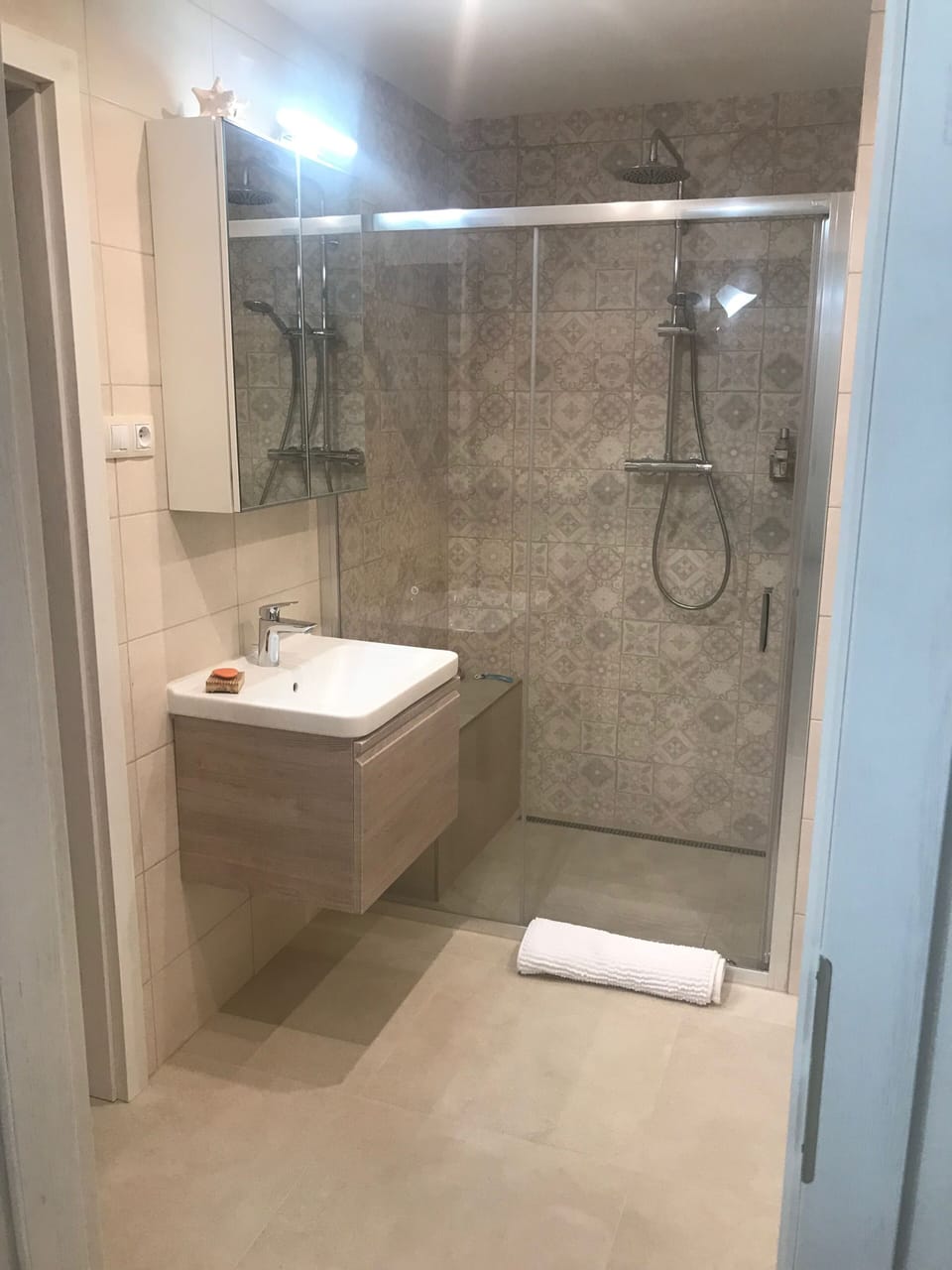 Apartment, 1 Bedroom, Balcony, City View | Bathroom