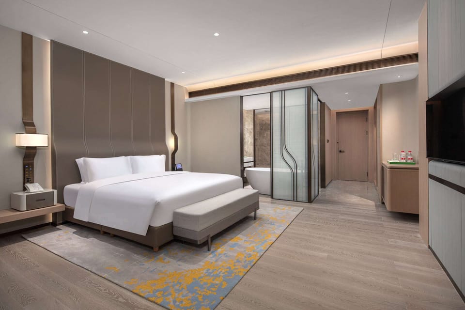 Deluxe Suite, 1 King Bed (Pleasure)