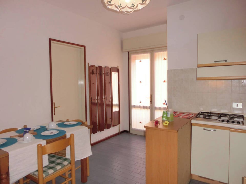 Apartment, 1 Bedroom, Balcony, City View | Interior