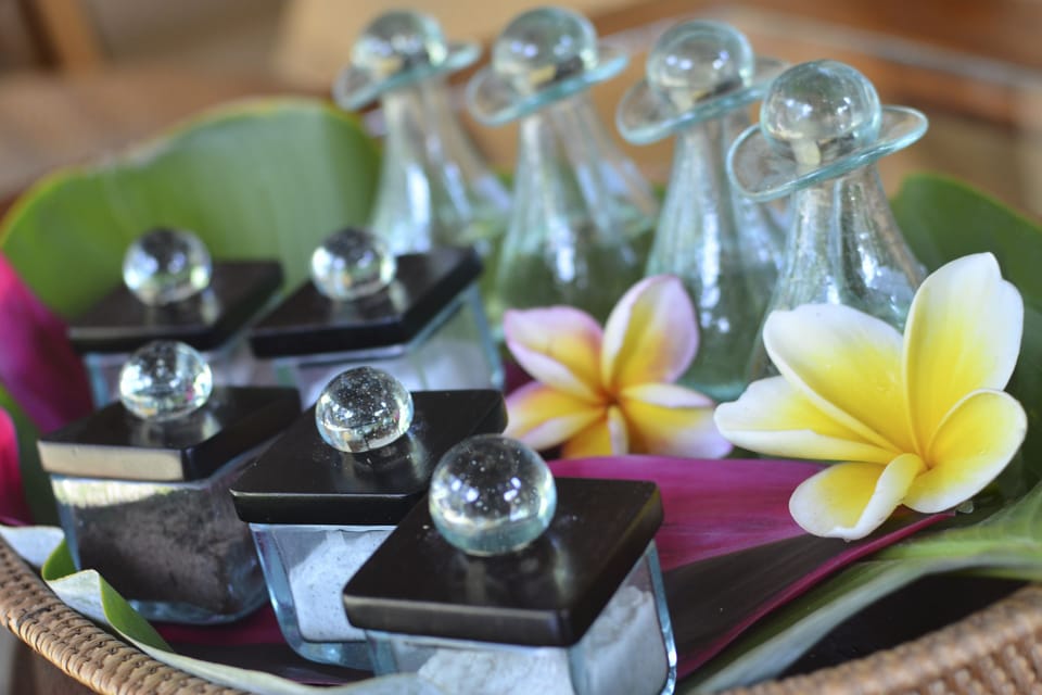 Couples treatment rooms, body treatments, hot stone massages