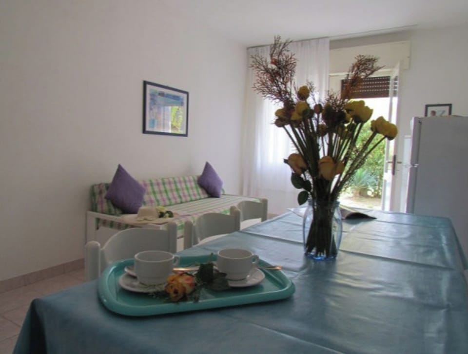 Apartment, 2 Bedrooms, Patio | Living area