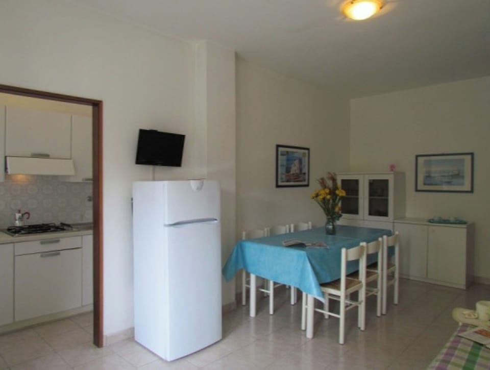Apartment, 2 Bedrooms, Patio | Living room