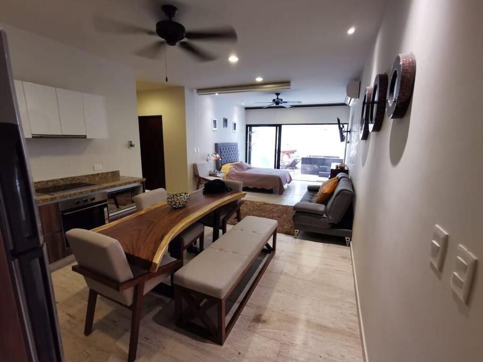 Comfort Double Room | Private kitchen | Fridge, microwave, oven, griddle