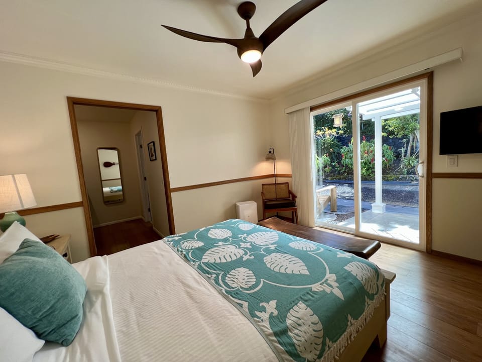 Classic Room, 1 Queen Bed, Garden View | Premium bedding, pillowtop beds, iron/ironing board, WiFi (free)