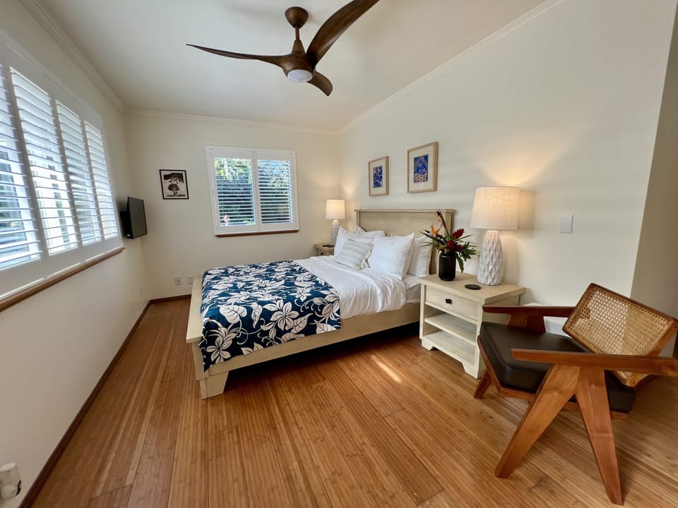Classic Room, 1 Queen Bed, Garden View | Premium bedding, pillowtop beds, iron/ironing board, WiFi (free)