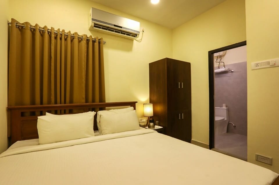 Deluxe Double Room | Living area | 21-inch Smart TV with digital channels