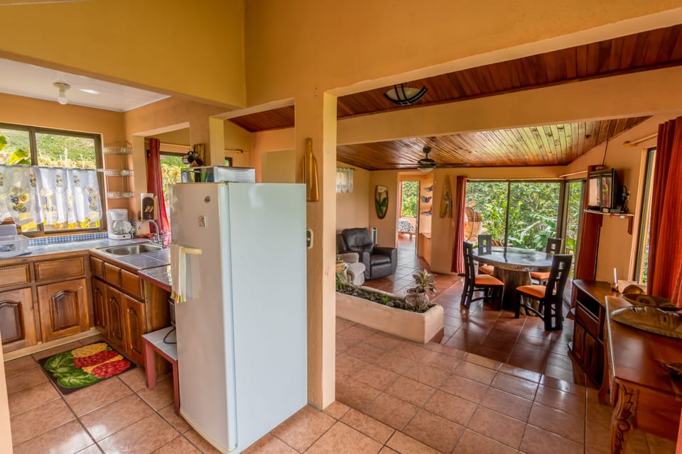 Suite, Kitchenette | Private kitchenette | Fridge, coffee/tea maker
