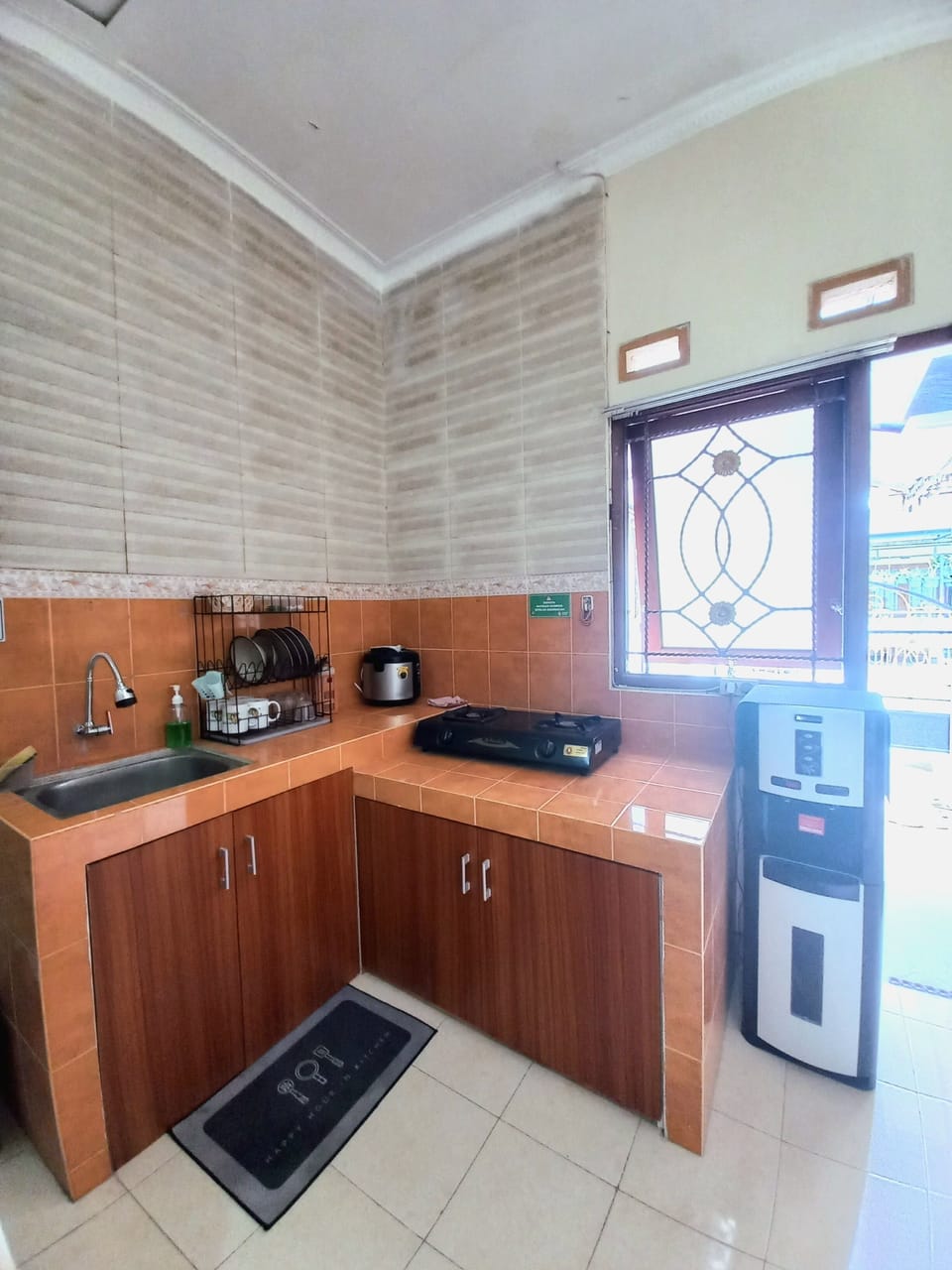 Comfort House | Private kitchen | Full-size fridge, stovetop, electric kettle, rice cooker