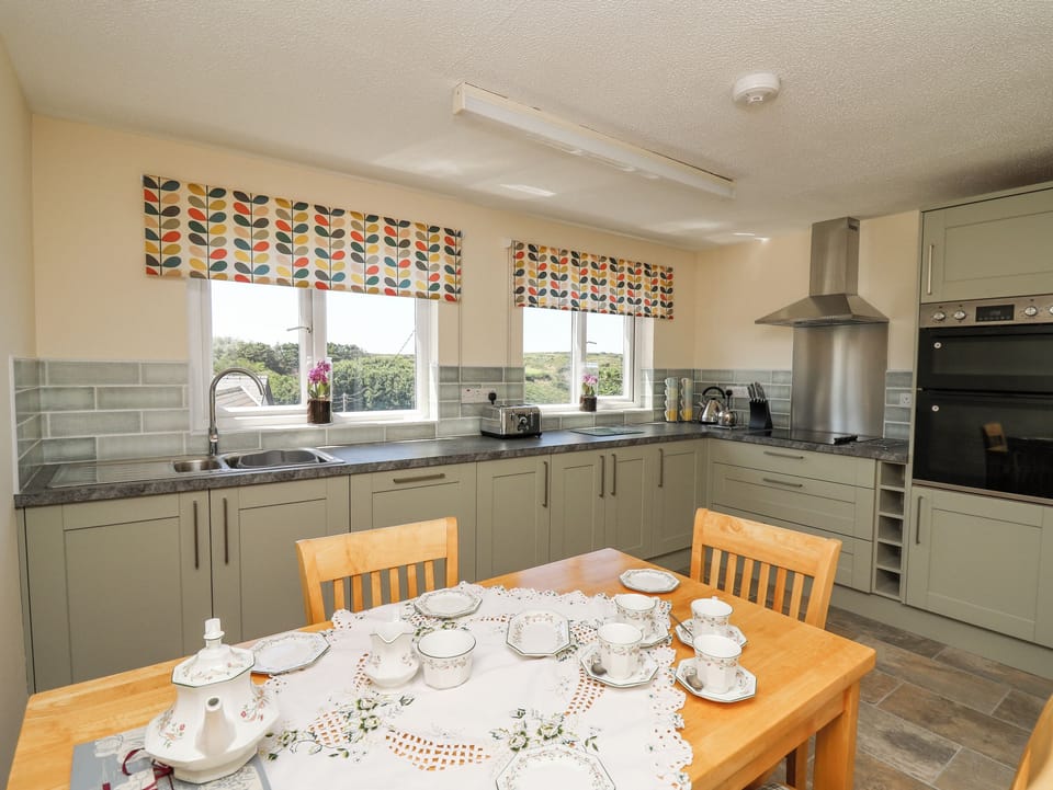 Fridge, dishwasher, electric kettle, toaster