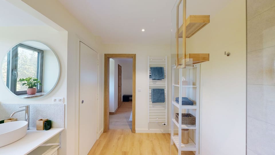 Comfort Room | Bathroom | Free toiletries, hair dryer