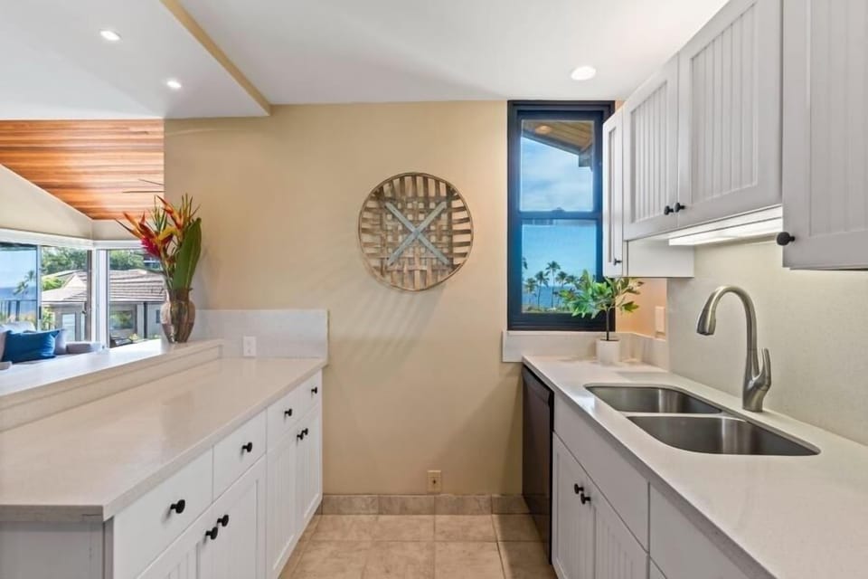Condo, 2 Bedrooms | Private kitchen