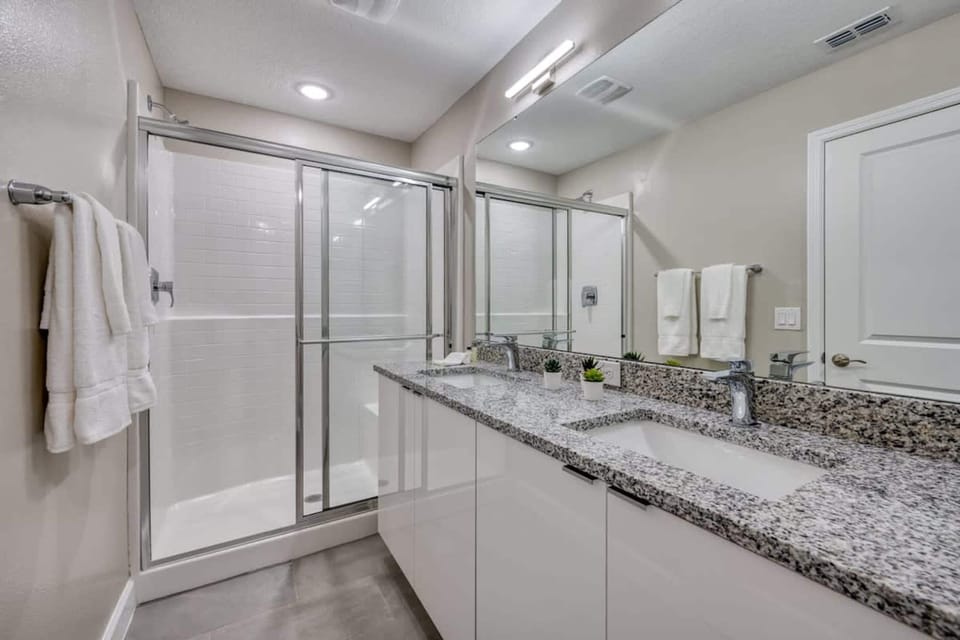 Modern Spacious Home With Themed Bedroom and Private Pool Villa in Osceola County
