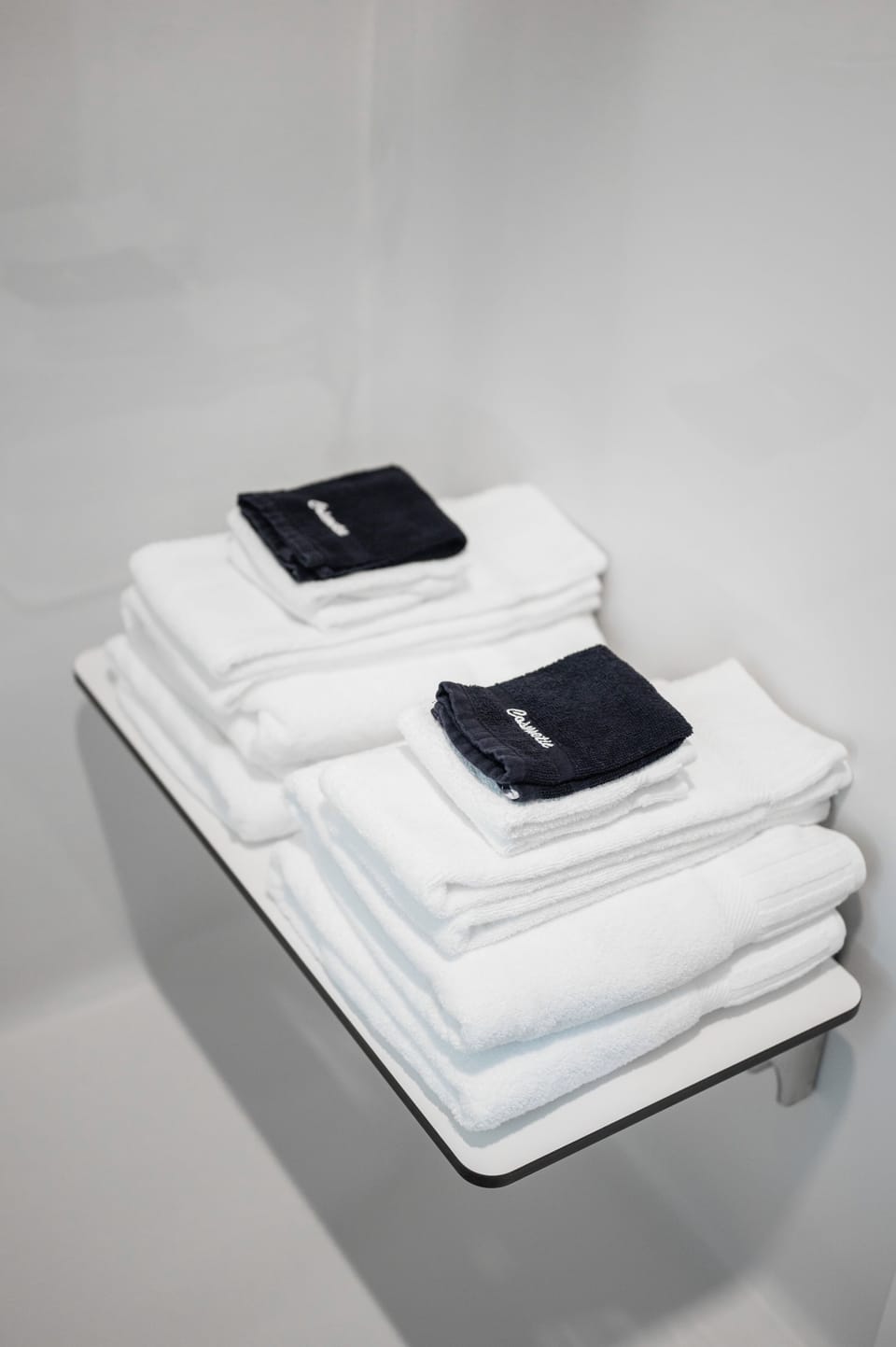 Non-View Accessible King Room | Bathroom | Free toiletries, hair dryer, towels, shampoo