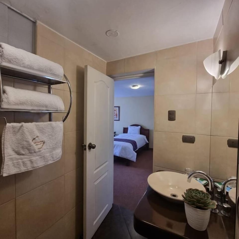 Comfort Quadruple Room, City View | Bathroom