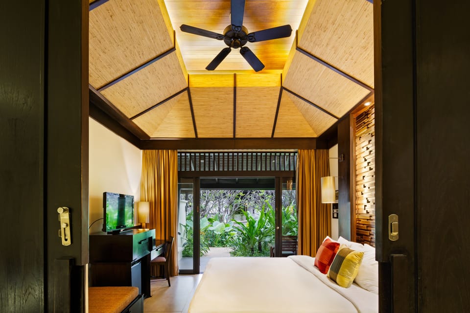 Superior Room, 1 Bedroom | In-room safe, desk, blackout drapes, iron/ironing board