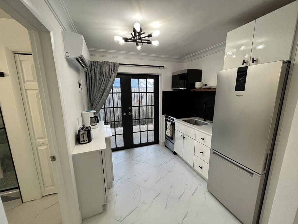Mini Suite 1 | Private kitchenette | Full-size fridge, microwave, oven, coffee/tea maker